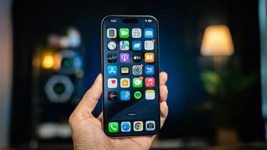 Apple Intelligence kan ik veel landen samenvattingen maken van je binnengekomen meldingen. Apple gaat na kritiek nu aangeven dat die gemaakt zijn met kunstmatige intelligentie.
