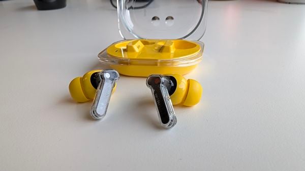 Nothing maakt twijfelachtige keuzes voor smartphones, maar voor audio zijn ze akelig goed bezig. Weten ze hunzelf opnieuw te bewijzen met de goedkopere Ear (3a)?