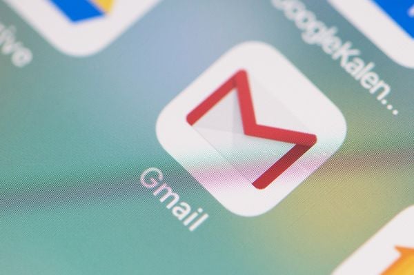 dark mode gmail outlook