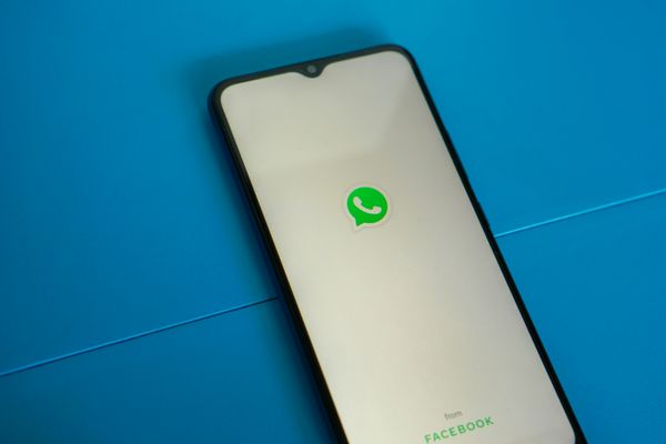 WhatsApp op Android krijgt een functie die voor iOS-gebruikers al langer beschikbaar is. Kijk je veel video's via WhatsApp, dan zul je er blij mee zijn.