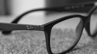 Meta en RayBan maken al langer samen brillen, maar die sloegen tot nu toe vooral aan bij techfans. Als het aan het Facebook-moederbedrijf ligt gaat dat veranderen.