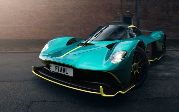 Elektrische auto's zijn stiller dan auto's met een verbrandingsmotor. Bij Aston Martin hebben ze wat bedacht waardoor elektrische auto's toch een gave belevenis kunnen bieden.