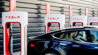 Tesla elektrische auto supercharger