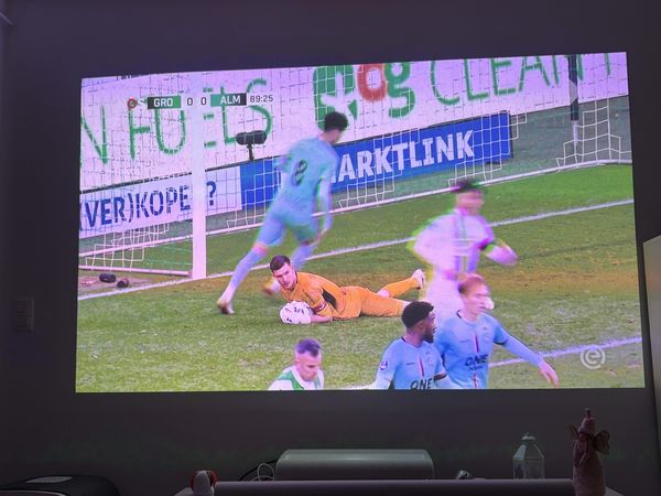 Samsung Premiere 9 maakt je smart-tv overbodig