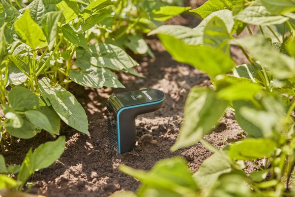 Slimme tuin die automatisch haar eigen bewatering regelt