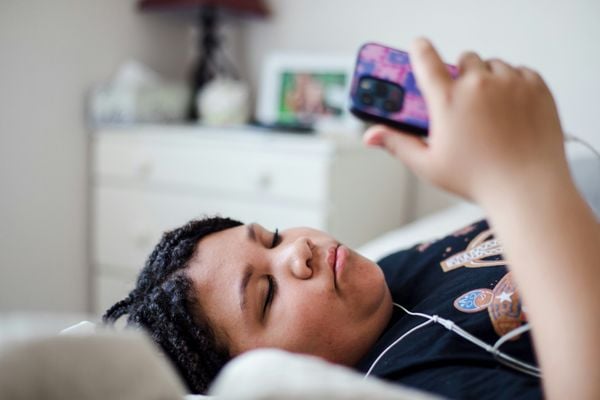 's Werelds eerste verbod voor kinderen onder de zestien om sociale media te gebruiken werkt niet. Australië gaat daarom de bedrijven achter de platforms harder straffen.