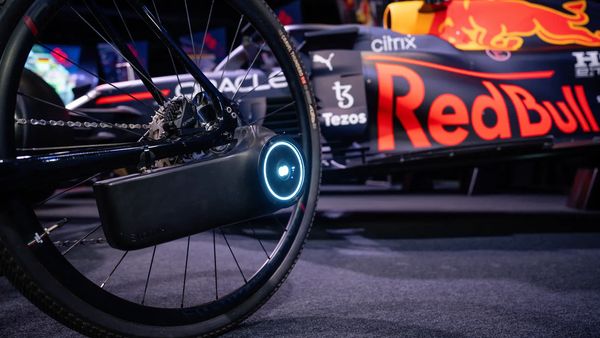 Skarper van Red Bull maakt van je gewone fiets een e-bike!