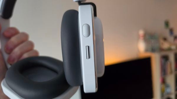 Je kunt met de Headphones (a) dus dagenlang flaneren op straat, al dan wel met iets meer plastic in bouw en geluid.