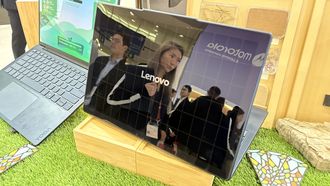 Lenovo showt bizarre laptop die je (bijna) niet hoeft op te laden