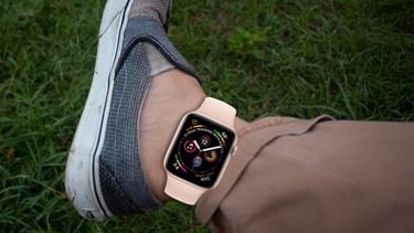 Steeds meer mensen doen de Apple Watch om hun enkel tijdens het sporten of lopen. Maar hoe slim is dat eigenlijk en waarom doen ze het überhaupt?