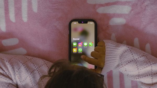 's Werelds eerste verbod voor kinderen onder de zestien om sociale media te gebruiken werkt niet. Australië gaat daarom de bedrijven achter de platforms harder straffen.