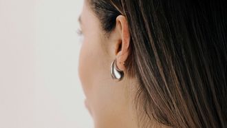 Samsung lijkt interesse te hebben in het maken van smart-apparaten voor om je nek en aan je oren. De wearables-categorie gaat hiermee een compleet nieuwe kant op.