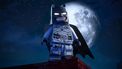 Denk je aan LEGO-games, dan denk je waarschijnlijk aan LEGO Star Wars. Toch was Batman voor mij altijd de franchise waar ik het meeste plezier uit haalde. Sinds de eerste LEGO Batman in 2008 verscheen, ben ik fan van de combinatie tussen de donkere sfeer van Gotham en de luchtige LEGO-humor. De vraag is dan ook simpel: weet LEGO Batman: Legacy of the Dark Knight dat gevoel opnieuw terug te brengen?