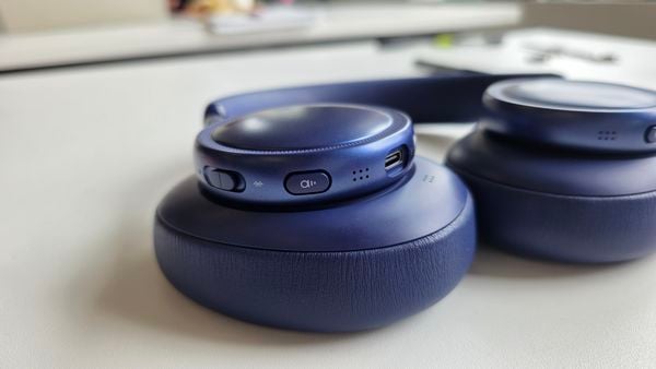 JBL is tegenwoordig in elke prijscategorie thuis. Met de JBL Live 780NC zet het bedrijf zich zelfverzekerd in de midrange-categorie koptelefoons, maar pakt dat ook goed uit?