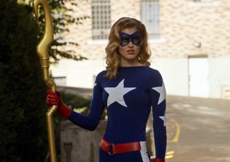 Stargirl trailer toont ons een bekende DC superheldin