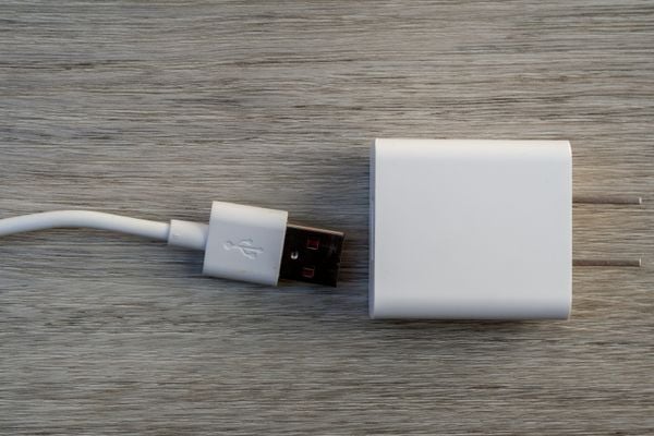Vervang de oplader van je smartphone direct als je dit ziet