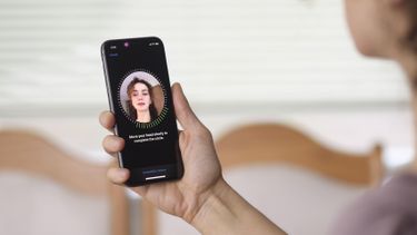 Face ID iphone 16x9
