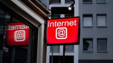 Met een nieuwe campagne wijst de overheid op de risico's van cookies. We stemmen er volgens de Autoriteit Persoonsgegevens te snel mee in.