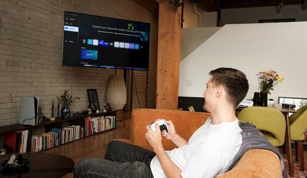 Zo bestuur je met je smart-tv het hele huis