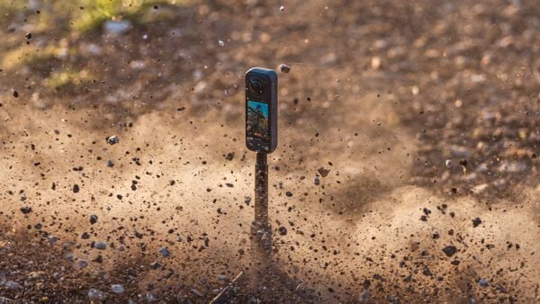 Insta360 heeft een update uitgebracht van de Insta360-app. Met een nieuwe functie in die app kun je nu met een druk op de knop hele 360 graden-werelden creëren.