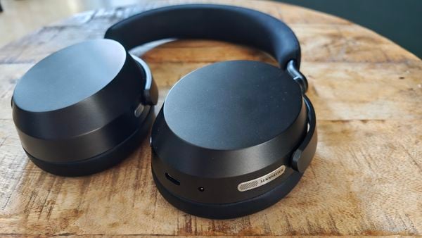 Na jaren wachten hebben we nu eindelijk de opvolger van de Momentum 4. Kan Sennheiser het wachten op de Momentum 5 het waard maken?