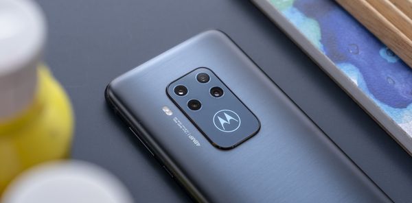 Motorola One Zoom review design achterkant