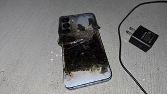 Vorig jaar november vatte een Samsung Galaxy S25+ vlam en we hebben nu eindelijk een update over de zaak met reactie én compensatie van Samsung zelf.