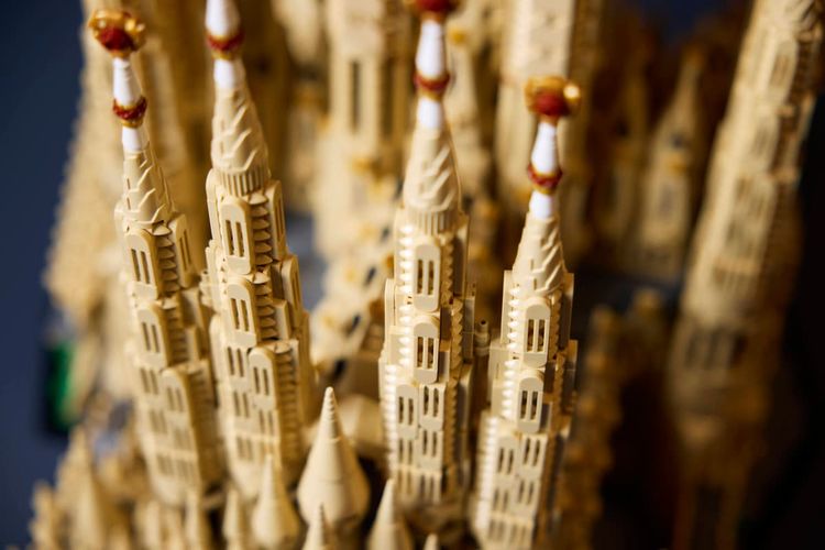 Lego heeft een nieuwe set aangekondigd in de Architecture-lijn van de wereldberoemde Sagrada Familia-basiliek en is meteen de grootste Lego-set ooit.