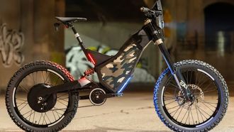 Deze elektrische fiets voor militairen kan 130 kilometer per uur