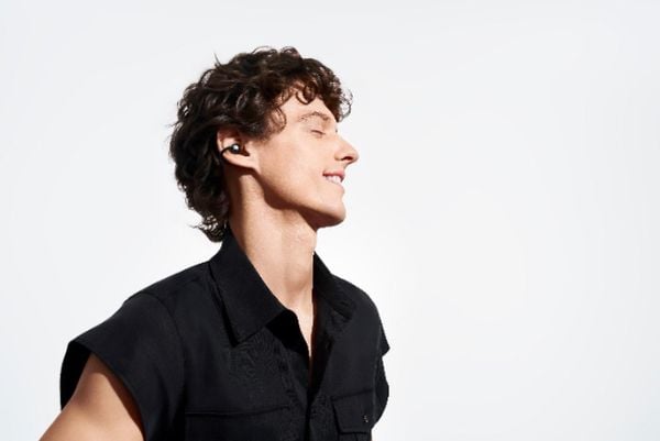 Huawei heeft zojuist de FreeClip 2 aangekondigd, een paar oortjes die om je oor heen vastklemmen voor extra veel omgevingsgeluid.