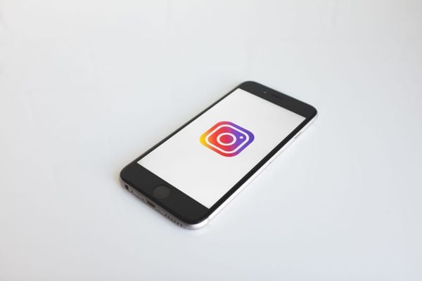 Instagram logo smartphone