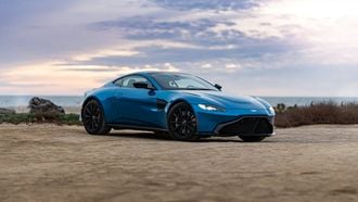 Elektrische auto's zijn stiller dan auto's met een verbrandingsmotor. Bij Aston Martin hebben ze wat bedacht waardoor elektrische auto's toch een gave belevenis kunnen bieden.