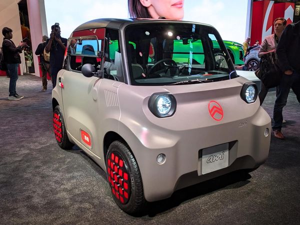 Een klein stadsautootje, elektrisch van Citroën. De Ami.
