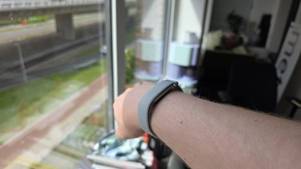Met de Fitbit air schakelt Google niet alleen de bestaande concurrentie uit, het maakt fitness tracking ook toegankelijker dan ooit, met één kanttekening.