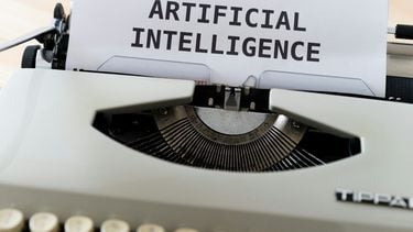 De ontwikkelingen rond artificial intelligence (AI) gaan erg snel en zorgen nu al voor voor veranderingen op de werkvloer. Loopt jouw baan gevaar?