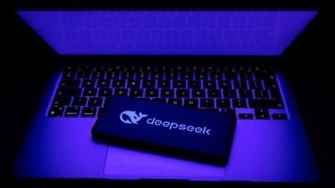 De Autoriteit Persoonsgegevens waarschuwde vorige week voor de Chinese AI-chatbot DeepSeek. Privacy First vindt dat dat niet ver genoeg gaat.