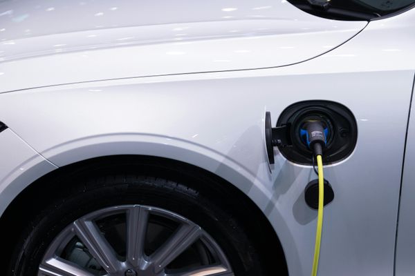 Mensen die een elektrische auto hebben kunnen de komende jaren op wat veranderingen rekenen. Dit verandert er volgend jaar al.