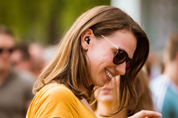 Thone M1 earplugs voor op een festival