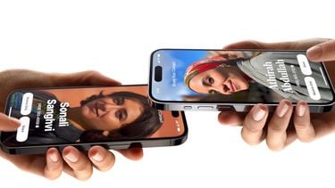 Google werkt aan een nieuwe feature die wel heel erg lijkt op de NameDrop-functie van iPhones en komt binnenkort naar jouw Android smartphone.