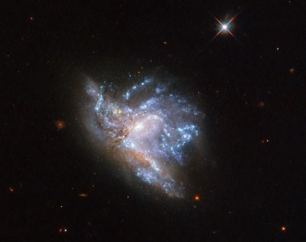 Sterrenstelsel NGC 6052