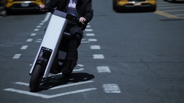 Deze elektrische scooter geeft je Cybertruck-vibes