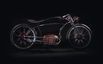 Historicus plug Afstoten Exclusieve elektrische fiets Avionics VM: hardhout gemixt met hard fietsen