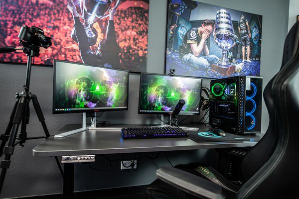 Het grote nadeel van een gamecomputer is dat hij vaak groot, zwaar en onhandig om te verplaatsen is. Om toch overal in huis te kunnen gamen heeft Acer naar eigen zeggen een oplossing bedacht.