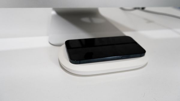 Ixpand Wireless Charger Sync