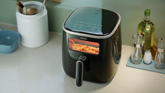 De TikTok schoonmaaktruc voor je airfryer die levensgevaarlijk is