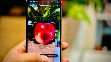 Google Lens komt met een nieuwe functie. Je kan straks met je stem meer context geven over een afbeelding die je zoekt. Nog even en je bent straks net zo handig als Sherlock Holmes.