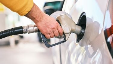 Benzine en diesel zijn momenteel erg duur. Het kan lonen om naar België of Duitsland te rijden om daar goedkoper te tanken. Deze apps kun je gebruiken om benzineprijzen te checken.