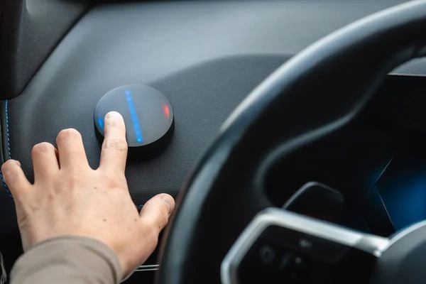 Flitsmeister Dot vs. TomTom Tom: wat is de beste gadget tegen flitsers?