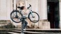 Deze nieuwe elektrische fiets laad je op met je iPhone-lader