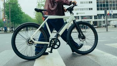 Goedkopere 'VanMoof-fiets' Raleigh One is nu beschikbaar